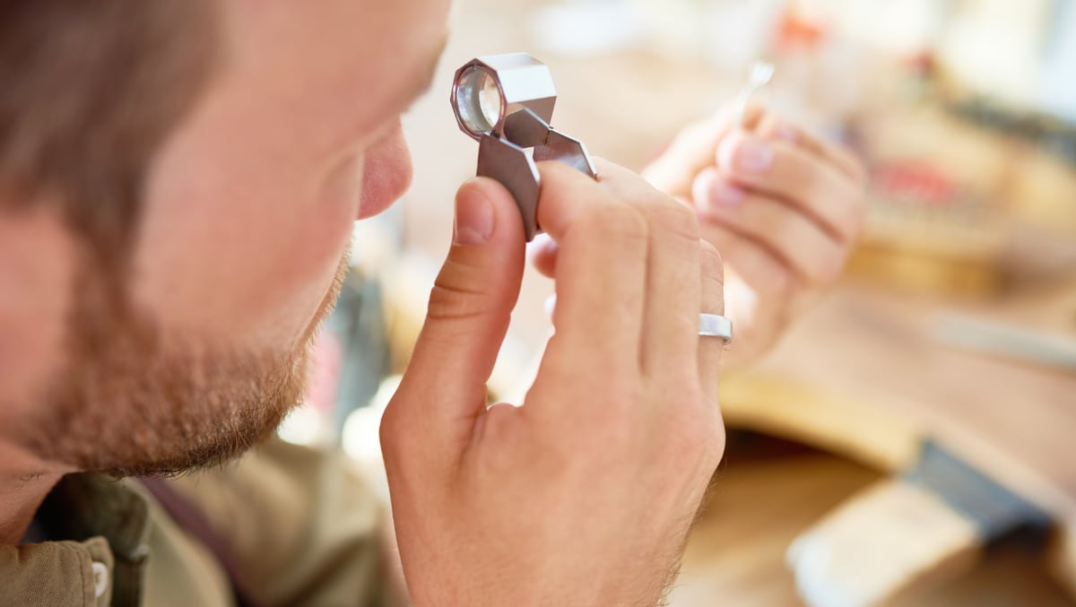 Pawnshop valuation of jewellery