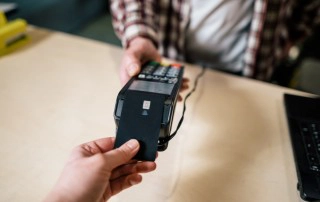 EVO card machine accepting contactless card