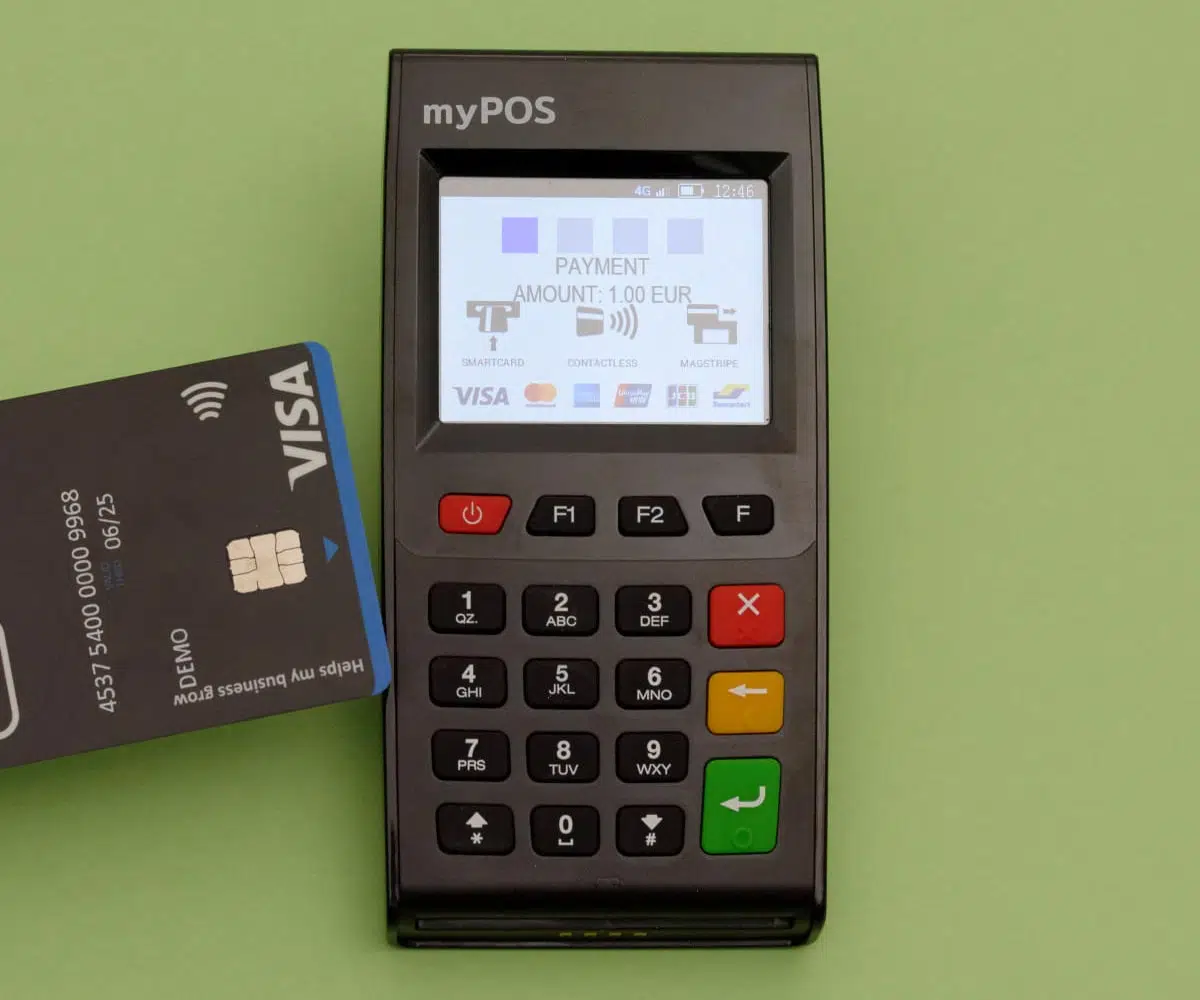 myPOS Go card tap