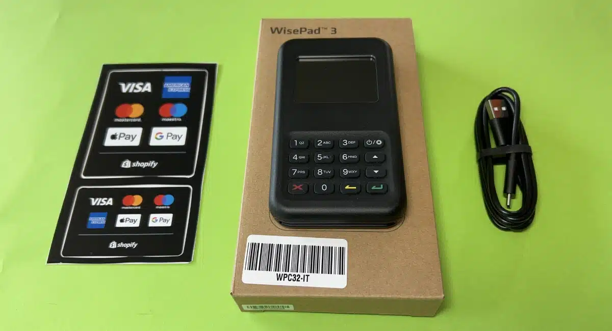 Shopify WisePad 3 card reader box contents