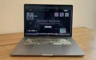 Laptop with ecommerce platform to try