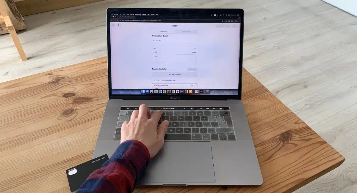 Virtual terminal screen on our editor's laptop