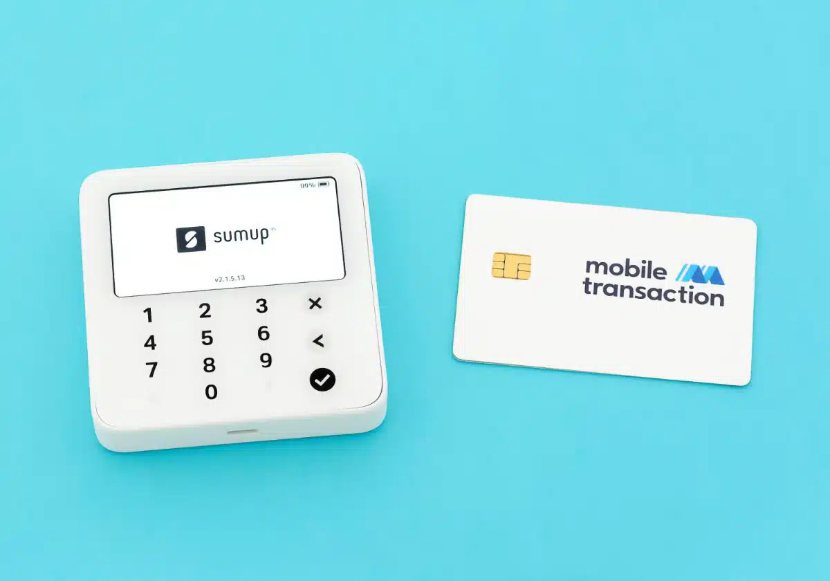 SumUp Solo Lite next to Mobile Transaction card to compare size